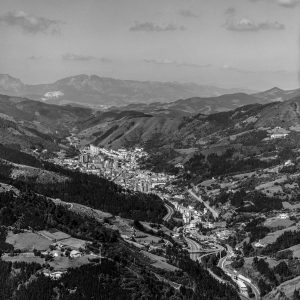 Eibarko panoramika Karakate menditik (Soraluze).